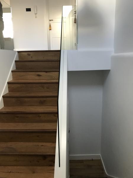 Contemporary Wood Staircase and Glass Balustrade 